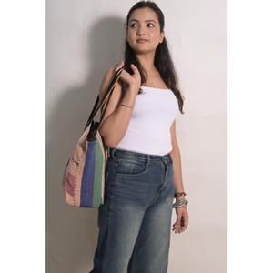 Bolso de Hombro Boho de Algodón Kantha Hecho a Mano en India para Mujer con Cierre Abierto para Todas las Estaciones - Bolso para Compras y Mercado - Product Image 3