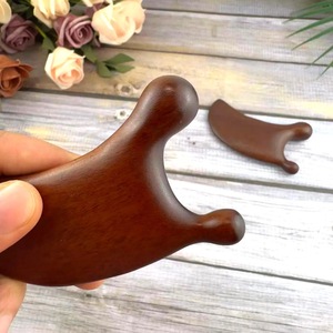 Masseur facial Gua Sha en bois rustique écologique avec artisanat en bois d'acacia massif pour la relaxation musculaire - Cadeau du Nouvel An - Product Image 5