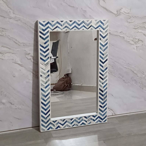Miroir mural rectangulaire contemporain en os incrusté, cadre bleu et blanc à chevrons, design en verre décoratif, intérieur moderne - Product Image 2