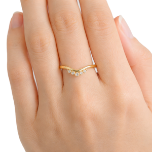 Bague de mariage minimaliste incurvée en or massif 10K avec diamant de laboratoire rond, clarté VS VVS, couleur DEF, vente en gros - Product Image 5
