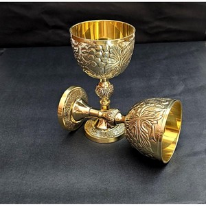 Gobelet en laiton personnalisable en gros, design vintage en relief, coupe à vin ronde pour usage décoratif de mariage - Product Image 6
