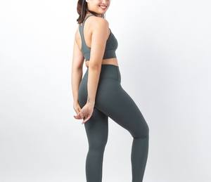 ชุดโยคะไร้รอยต่อคุณภาพสูงสำหรับผู้หญิง ขายส่ง พร้อมโลโก้สั่งทำ ชุดออกกำลังกาย โลโก้ด้านหน้า ไซส์ใหญ่ ลายเรียบ - Product Image 3