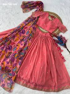 Nueva colección Cosmos Silk con bordados de lentejuelas Zari y lehenga-choli de lona Patta y dupatta. Proveedor indio. - Product Image 6