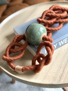 Décoration murale en perles de bois et pompons, style bohème, macramé fait main, décoration murale de style farmhouse pour salon, chambre, maison - Product Image 1