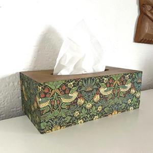 กล่องไม้ลายพิมพ์นกและพืชพรรณสำหรับใส่กระดาษเช็ดปาก ของที่ระลึก และของตกแต่งบ้านสไตล์ดั้งเดิม ผลิตด้วยมือจากอินเดีย - Product Image 4