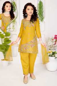 Ensemble Kurti Salwar pour filles avec broderie et travail miroir, jaune moutarde |   Vêtements ethniques indiens en gros |   Tenue de fête festive pour mariage |   Quantité minimale de commande - Product Image 2