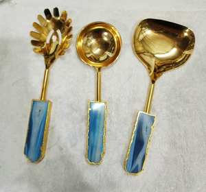 Ensemble de 3 cuillères de service artisanales en pierre d'agate bleue, l'union de la beauté naturelle et du luxe moderne - Product Image 1