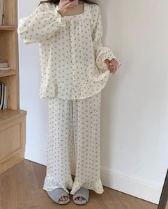 Conjunto de pijama floral de 2 piezas para mujer, cuello cuadrado, manga larga, dobladillo con volantes, conjunto holgado para estar en casa, para todas las estaciones, ropa de dormir para mujer - Product Image 2