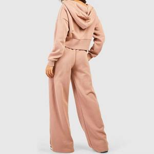 ชุดวอร์มผู้หญิงขายส่ง ผ้าฝ้าย 100% ทรงครอป ขากระบอกตรง เนื้อผ้านุ่ม สัมผัสนิ่ม เป็นมิตรกับสิ่งแวดล้อม ผลิตในปากีสถาน - Product Image 6