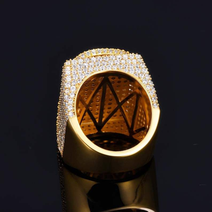Anillo llamativo de moissanita en tono dorado, estilo hip hop, joyería para hombre, regalo de moda urbana de lujo y estilo audaz. - Product Image 6