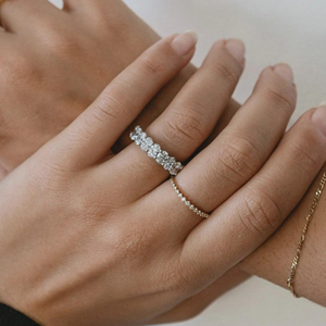 Bague de mariage demi-éternité en diamant ovale cultivé en laboratoire, 15 points, certifiée IGI, coupe ovale. - Product Image 6