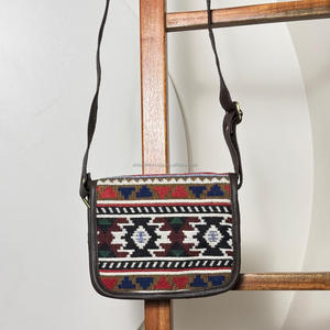 กระเป๋าเดินทางแนววินเทจสำหรับผู้หญิงกระเป๋าเดินทางแนววินเทจทำด้วยมือมีสายคาดลำตัวปรับได้ - Product Image 4