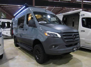 MINT Classe B 2025 Storyteller Overland DARK MODE OG AWD |   Camping-car |   Fourgon d'aventure |   Van |   RV |   Narrateur - Product Image 2
