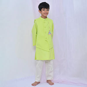 Conjunto de Kurta y Pijama de Primera Calidad para Niños, Ropa Étnica India para Festivales y Bodas, Disponible a Precio de Mayoreo - Product Image 1