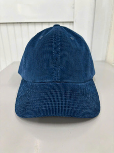 Gorra de Pana de 6 Paneles sin Estructura con Logotipo Personalizado y Hebilla Metálica, Estilo Clásico y Energético para Adultos, Hecha en Injae Vina - Product Image 1