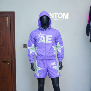 Conjunto deportivo de dos piezas para hombre, chaqueta y pantalones cortos cortavientos personalizados, con cremallera reflectante, conjunto cortavientos de nailon de dos piezas. - Product Image 2