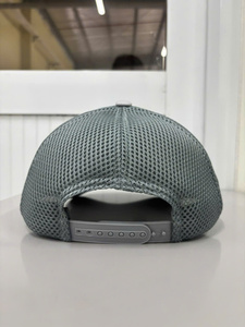 Casquette de golf personnalisée à 6 panneaux, visière incurvée, dos en maille respirante, fermeture snapback en plastique, logo brodé - Product Image 3