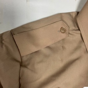 Camisa de uniforme de sarga para hombre, manga larga, color caqui, con bolsillos en el pecho para uso de guardia, para todas las estaciones. Camisa de trabajo de dos bolsillos para guardia de seguridad. - Product Image 2