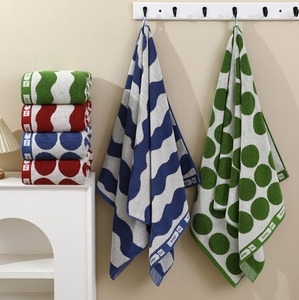 Toallas de Playa Personalizables 100% Algodón Teñido en Hilo y Jacquard, Toallas de Baño de Algodón Puro con Diseño de Ondas y Logotipo para Regalos de Verano - Product Image 1