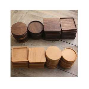 Sous-verres en bois classiques de qualité supérieure avec des motifs anciens, écologiques et finition artisanale détaillée - Product Image 2