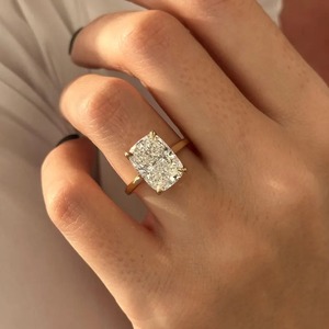 Anillo de Compromiso con Diamante Cultivado en Laboratorio de 6 Quilates, Corte Cojín, Diseño Elegante, en Oro Amarillo de 14k/18k, Ajuste Flush, Solitario, Certificado IGI - Product Image 5