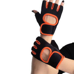 Gants de sport ajustables et respirants à demi-doigts avec logo personnalisé pour la gym, l'entraînement et le cyclisme, pour un confort optimal - Product Image 2