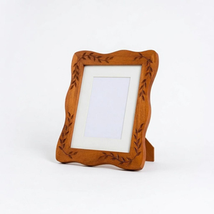 Wholesale Creative Eco-Friendly Scalloped Edge Solid Wood Photo Artisan Made Wavy <b>Border</b> <b>Picture</b> for Tabletop Home Customizable - Product Image 3