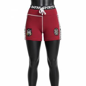 Short rojo de alta calidad, 240 GSM, poliéster y spandex, con costuras en contraste, paneles laterales y logo bordado. - Product Image 1