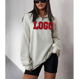 Sweat-shirt gris oversize à col zippé avec logo rouge audacieux pour un look athlétique et tendance. - Product Image 5