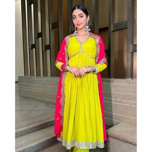 Robe de soirée de créateur élégante avec un magnifique dupatta pour les fêtes - Product Image 1