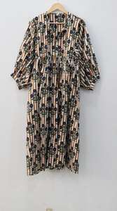 Nuevo vestido midi Kyra, minivestido, vestido largo con estampado floral, cuello profundo con cierre de cordón. - Product Image 5