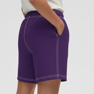 Shorts de mujer 100% algodón polar al por mayor, con logo bordado personalizado y costuras en contraste, estilo streetwear, cómodos. - Product Image 5