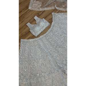 Lehenga Choli de Diseñador para Fiestas, Ropa India y Pakistaní con Lentejuelas y Bordado - Product Image 3