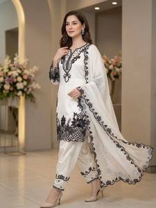 Robe Salwar Kameez vintage blanche brodée avec dupatta, bordure florale, doublure en coton, tenue décontractée pakistanaise pour l'Aïd et les mariages - Product Image 6