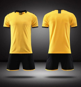Maillot de football au design rétro personnalisé, séchage rapide, 100% polyester, uniforme de football pour adultes unisexes, uniforme de football personnalisé, service OEM - Product Image 3
