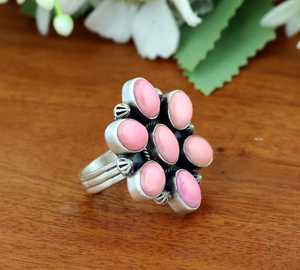 แหวนเงินแท้ 925 ประดับโอปอลสีชมพูรูปดอกไม้ งานแฮนด์เมดขายส่ง - แหวนสไตล์วินเทจโบโฮประดับพลอยแบบกลุ่มจากทางตะวันตกเฉียงใต้ - Product Image 1