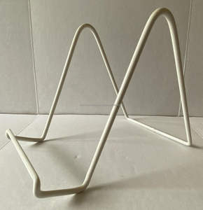 ที่วางตำราอาหารโลหะขัดเงาที่เชื่อถือได้เพื่อการตกแต่งภายในห้องครัวที่ยาวนานและการจัดการสูตรอาหารที่ราบรื่นและมีประสิทธิภาพในทุกวัน - Product Image 1