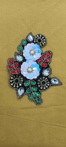 Apliques de flores de tela bordados a mano con cuentas personalizadas para ropa y accesorios - Product Image 3