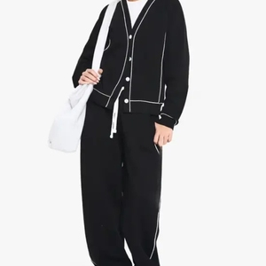 Ensemble de survêtement 3 pièces personnalisable en polyester pour femme, idéal pour l'entraînement et la course, motif uni, haut de sport hiver, vente en gros - Product Image 6