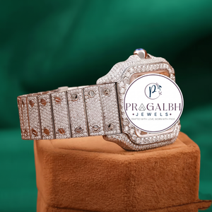 นาฬิกาข้อมือผู้ชาย Pragalbh Jewels รุ่นควอตซ์ ประดับเพชรโมอิสซาไนต์และคริสตัลแซฟไฟร์ ดีไซน์หรูหรา รุ่นลิมิเต็ดอิดิชั่น หน้าปัดแบบสเกเลตัน ตัวเรือนสแตนเลสสตีล - Product Image 4
