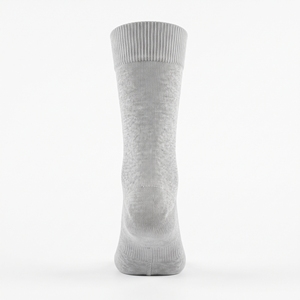 Calcetines grises con logo blanco en el puño, transpirables, de punto, para uso casual, para adultos. - Product Image 2