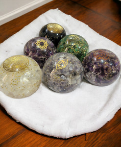 Esfera de Orgón Premium al por mayor, Chips de piedras preciosas naturales de la mejor calidad, decoración de meditación de amor Reiki, protección EMF curativa - Product Image 1