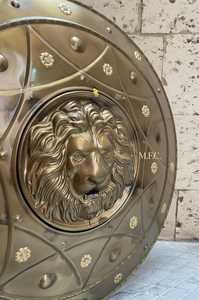 Cabeza de León Circular de Bronce, Obra de Arte Coleccionable, Chapado en Oro, Grabado en Relieve, Tema Animal, Decoración - Product Image 2