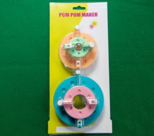 AA0093 Pompom <b>Makers</b> |Portable Plastic Crochet Loom With Needle Round Knitting Kit For Craft Projects - Product Image 4