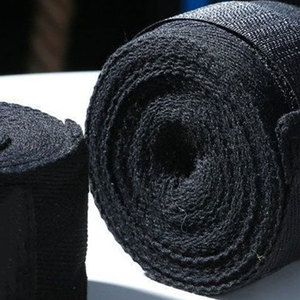 Protege tus manos con estilo: Guantes de boxeo y combate con correas elegantes - Product Image 4