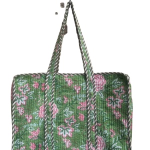 กระเป๋าช้อปปิ้งผ้าฝ้ายลายดอกไม้ทำมือกระเป๋าช้อปปิ้ง Kantha ขนาดใหญ่กระเป๋าผ้าควิลท์ของขวัญสำหรับผู้หญิงราคาไม่แพงสำหรับเธอ - Product Image 1