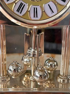 Reloj de Escritorio de Latón en Oferta, Forma Rectangular, Números Romanos, Movimiento Mecánico, Silencioso, Sin Tictac, Sonido de Campana a las Horas, Tradicional - Product Image 4