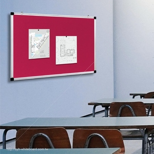 Tablero de Anuncios de Terciopelo Rojo con Marco de Aluminio y Logotipo Personalizable para Mostrar Mensajes - Product Image 6
