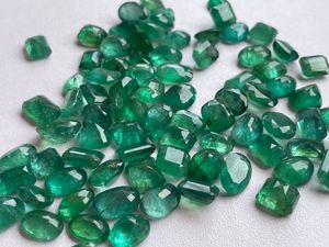 Mezcla de Esmeraldas Naturales de Zambia de Grado Coleccionista |   Piedras Preciosas Sueltas de Esmeralda Verde Facetada - Product Image 2