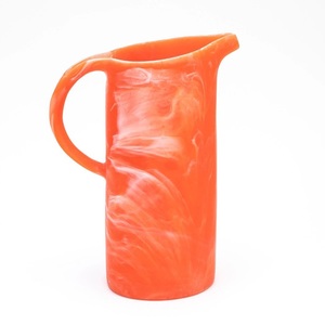 Jarra de Agua Decorativa de Resina de Alta Calidad con Artesanía Contemporánea Única para Decoración de Salas de Estar, Comedores y Eventos de Lujo - Product Image 2